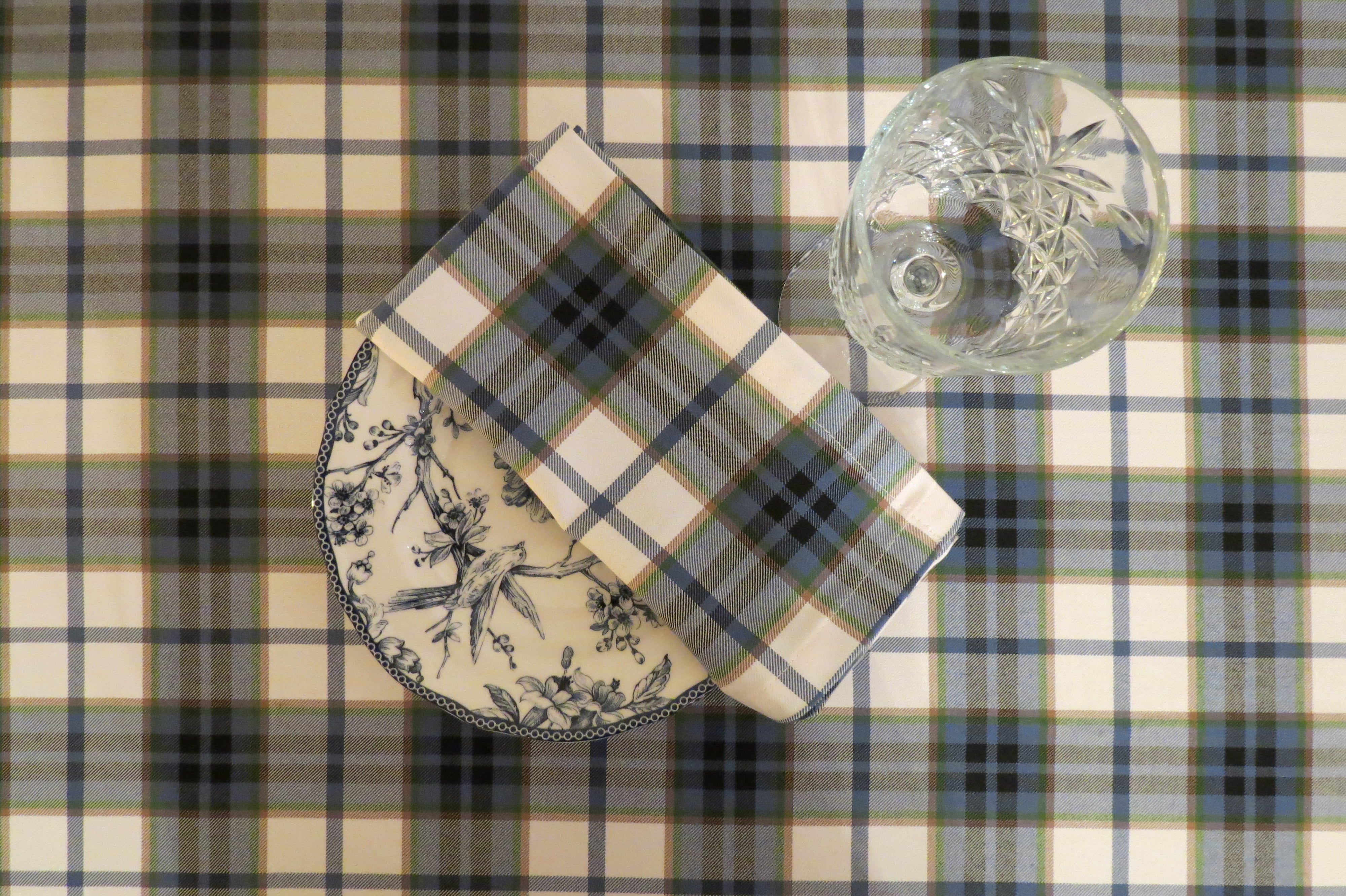 Mactavish o.d.d. Square Tablecloth