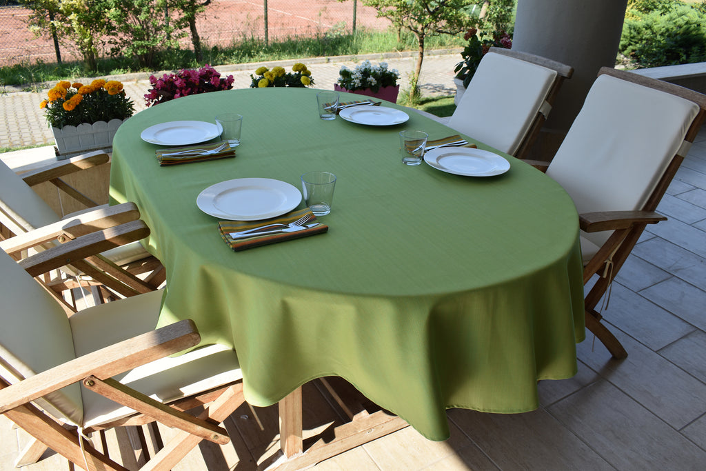 Parrot Oval Tablecloth